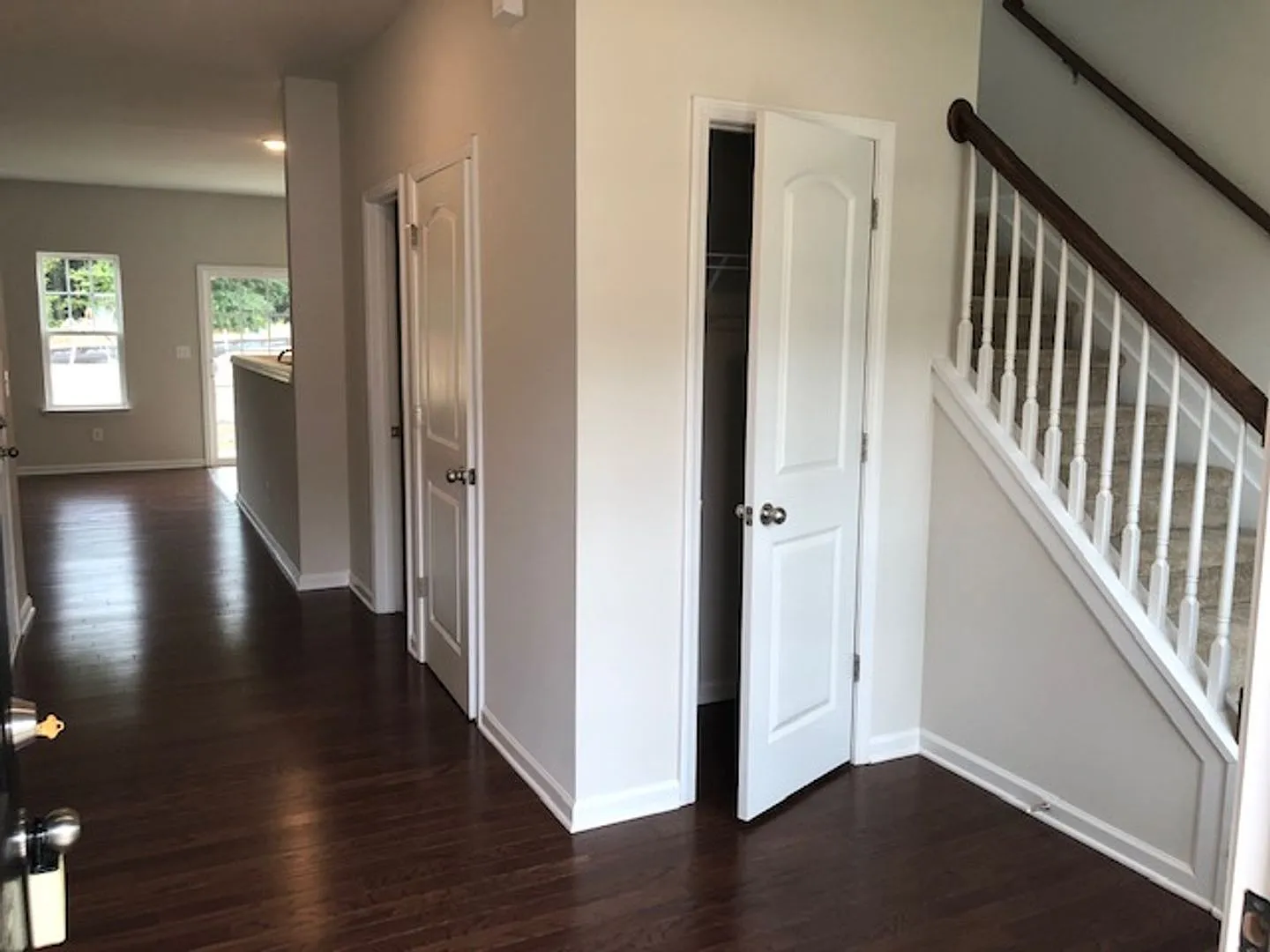 Coming Soon! Beautiful 3br 2.5ba Townhouse W/ In-Unit Laundry Garage Parking Stainless Kitchen In... — Photo 3