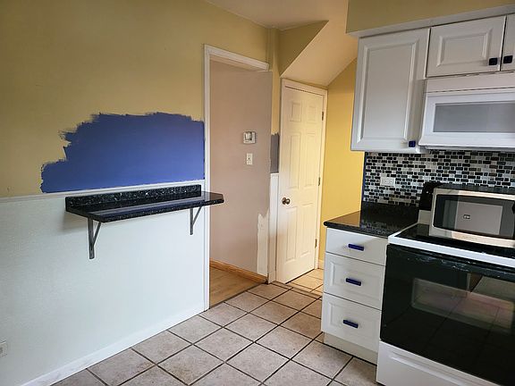 3rd image of 18W208 Lathrop Ln