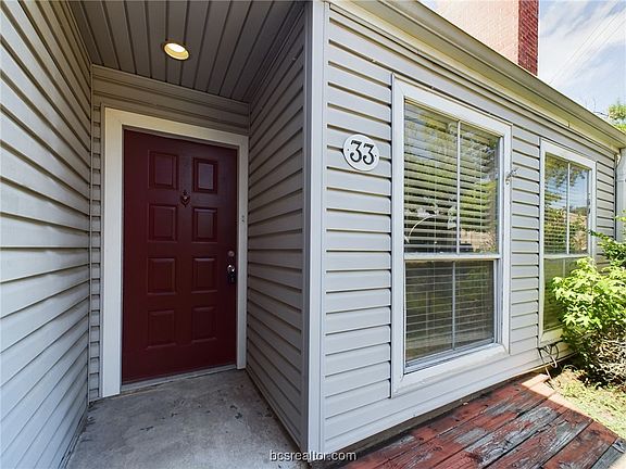 2nd image of 1500 Olympia Way #33