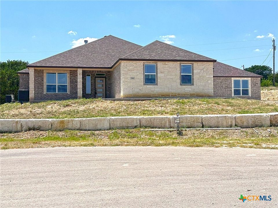 1st image of 818 Estate Cir