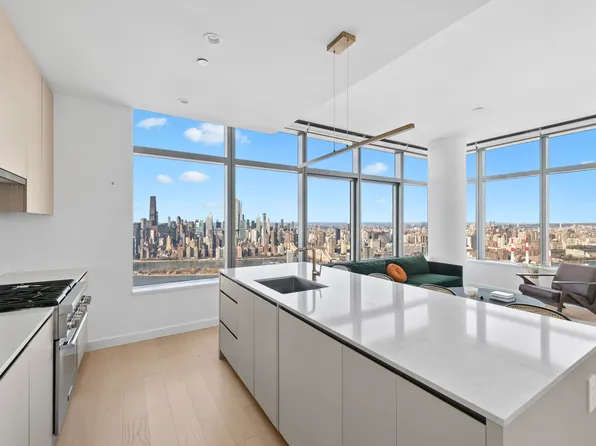 3 Court Square image 1 of 7