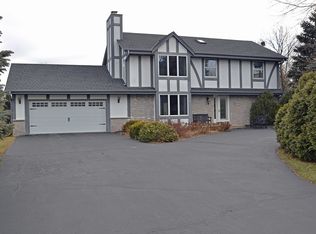 W270N6872 Woodland Oaks Dr, Lisbon, WI
