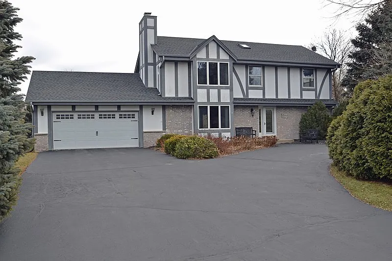 W270N6872 Woodland Oaks Dr photo 1
