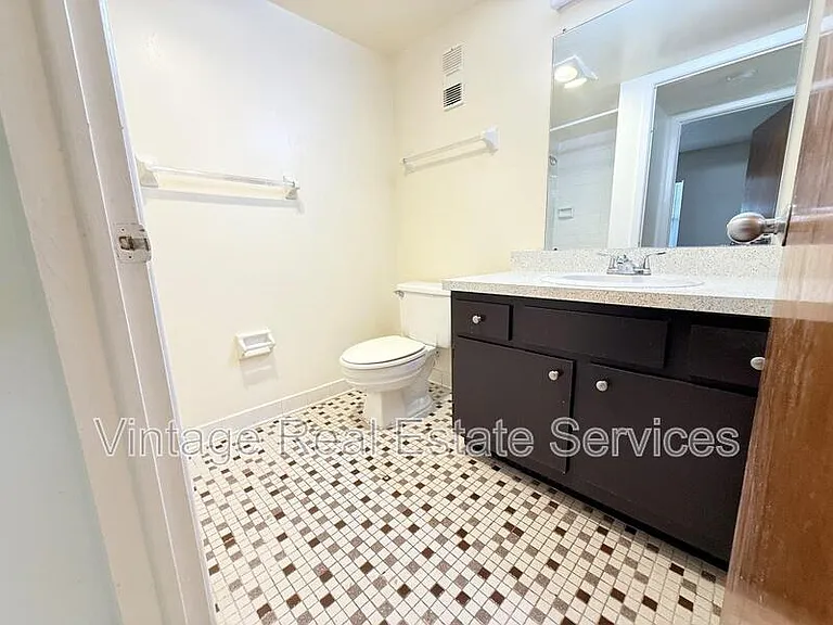 Whitehall Garden Apartments — Photo 11