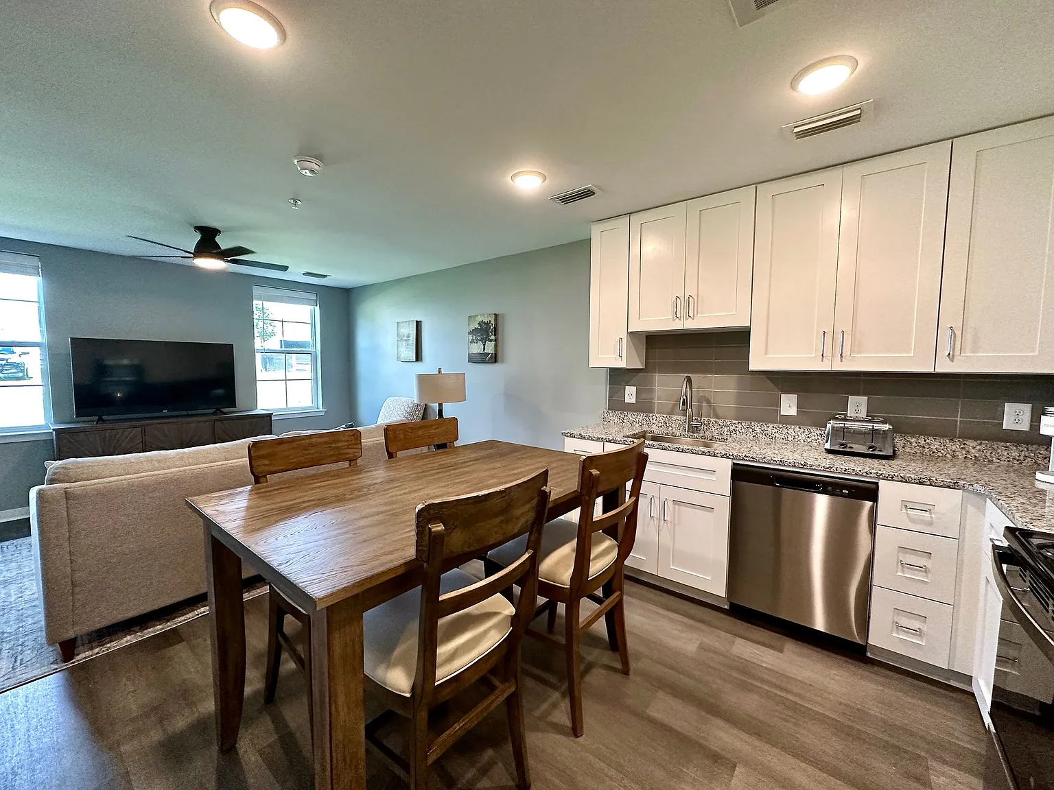 Avenue 6 - Luxury Apartments Downtown Huntsville South — Photo 3