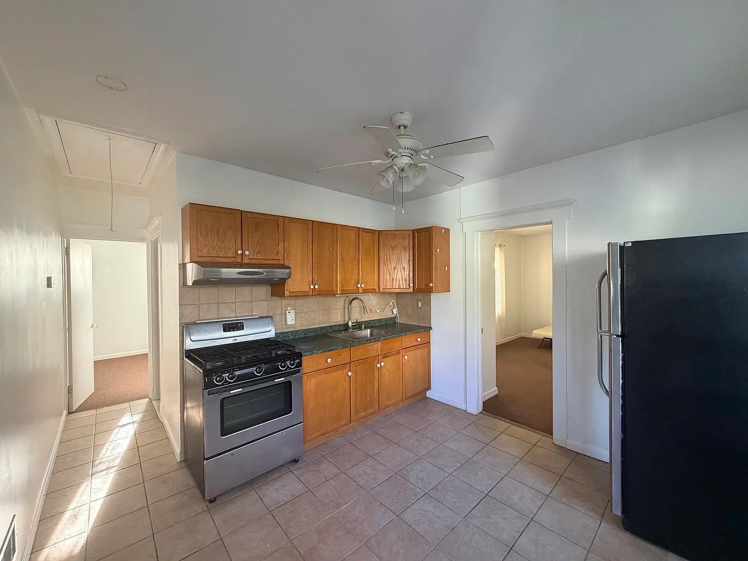 3 bed, 1000 sqft, $2,700 — Photo 2