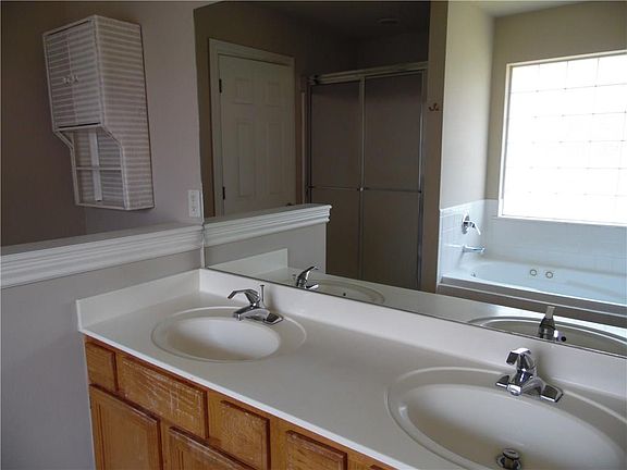 3rd image of 3002 Scotia Ln