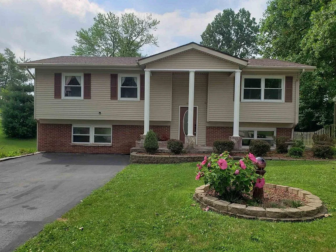 412 Forestview Dr photo 1
