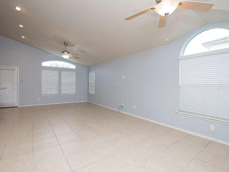 409 Rowdy Dr — Photo 7
