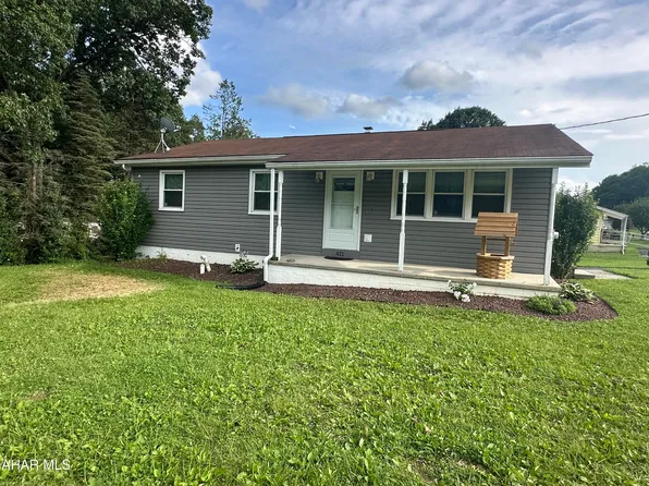 421 S Dartmouth Ln, Altoona, PA 16602