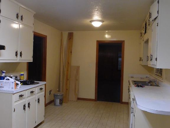 4th image of 913 7th Ave