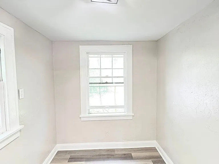 804 Alvison Rd — Photo 10