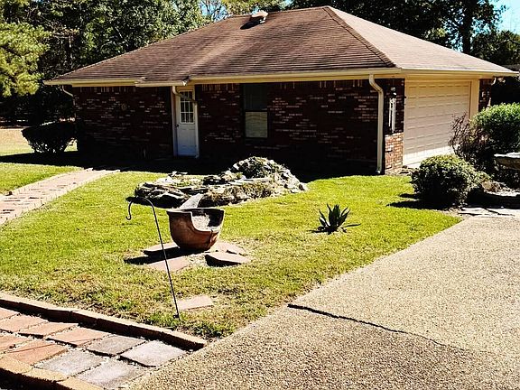 3rd image of 144 N Pine Dr