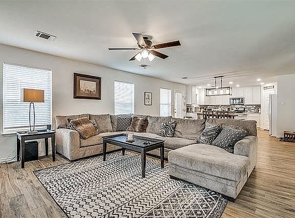 2nd image of 2752-1 Tobias Ln