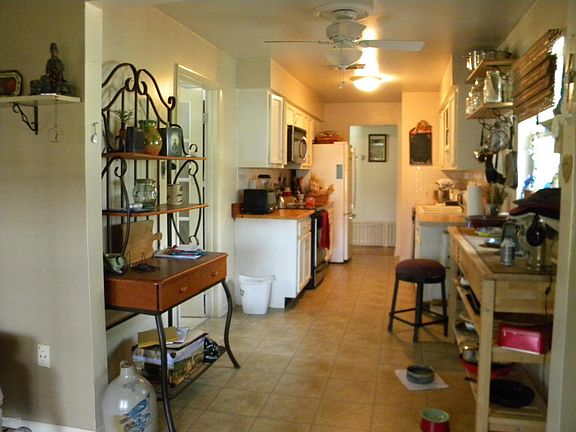 2nd image of 585 Gardenia Cir
