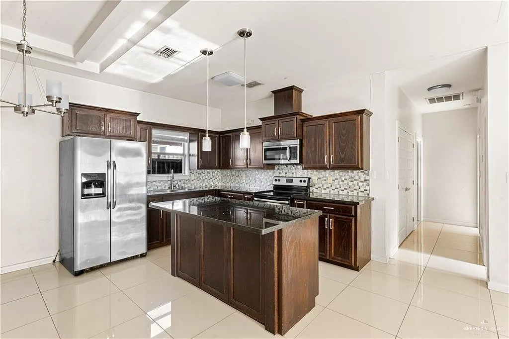 2 bed, 2.0 bath, 1120 sqft, $1,100 — Photo 3