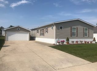 327 Lilac Ln, Matteson, IL 60443
