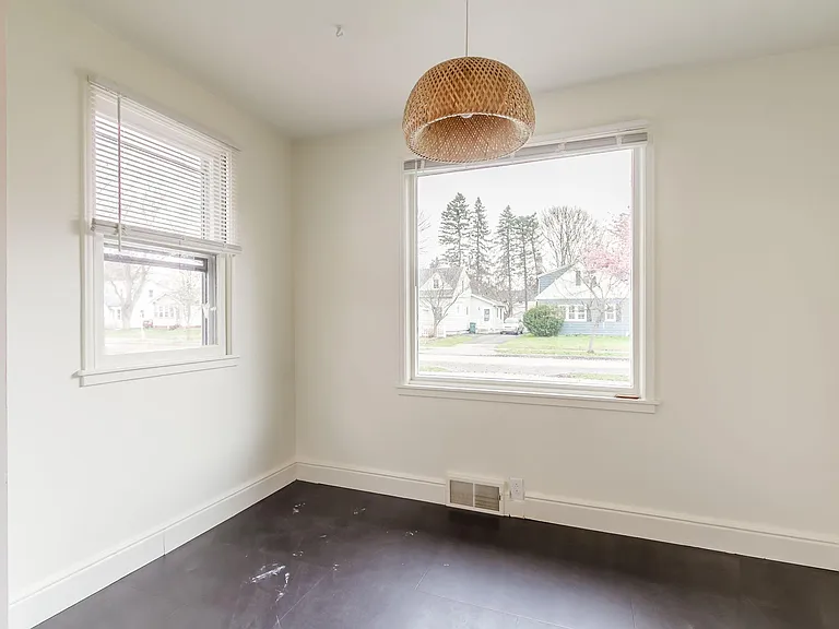 345 Colebourne Rd — Photo 11