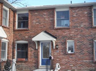 37285 Great Oaks Ct, Clinton Township, MI 48036