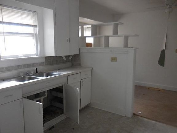 5th image of 2027 Hardesty Ave