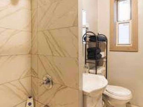 5th image of 644 Lafayette Ave #2LK