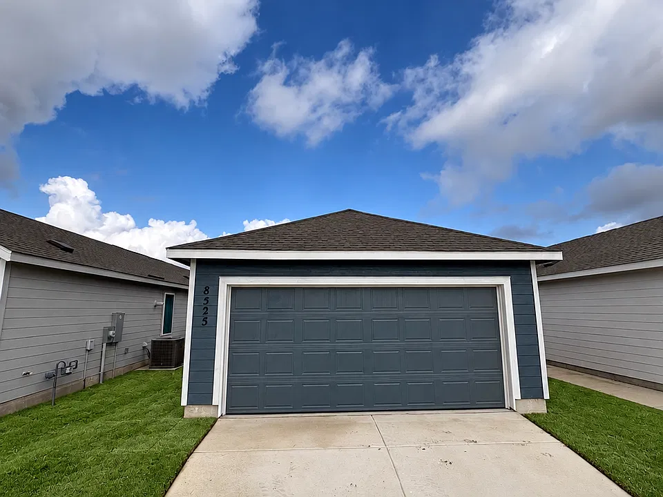 8525 Eucalyptus Hls