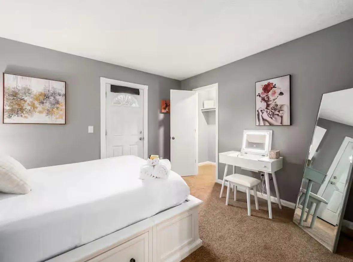 Furnished Ranch In Dublin With Fenced Back Yard — Photo 4