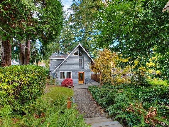 Easy access with a gentle two stair Trex decking stair set!