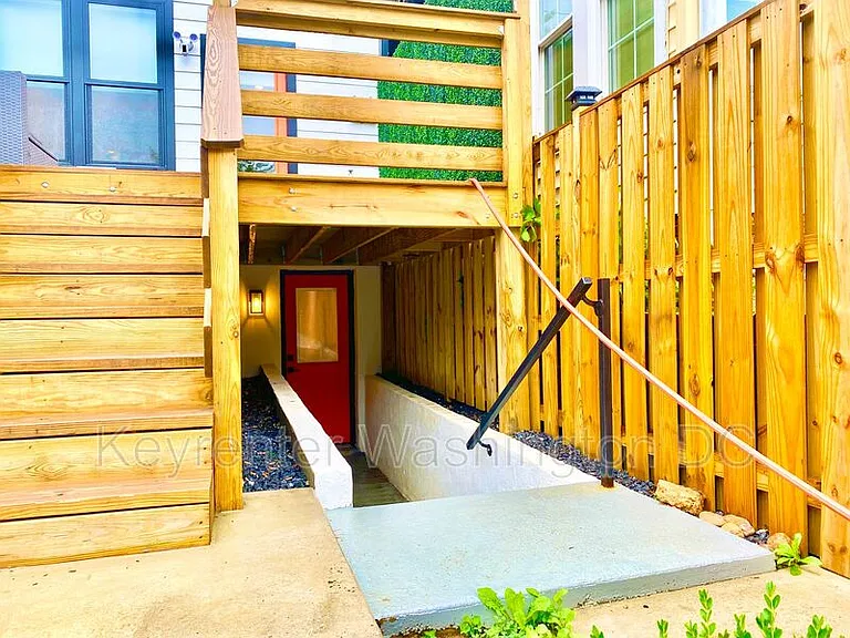 1618 Gales St NE #B — Photo 20