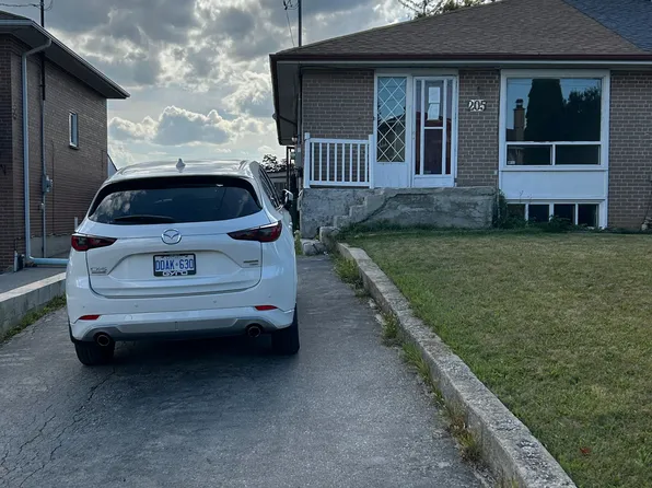 205 Saint Lucie Dr, Toronto, ON M9M 1T4