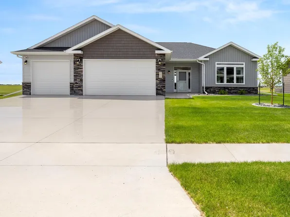 5659 43rd St S, Fargo, ND 58104