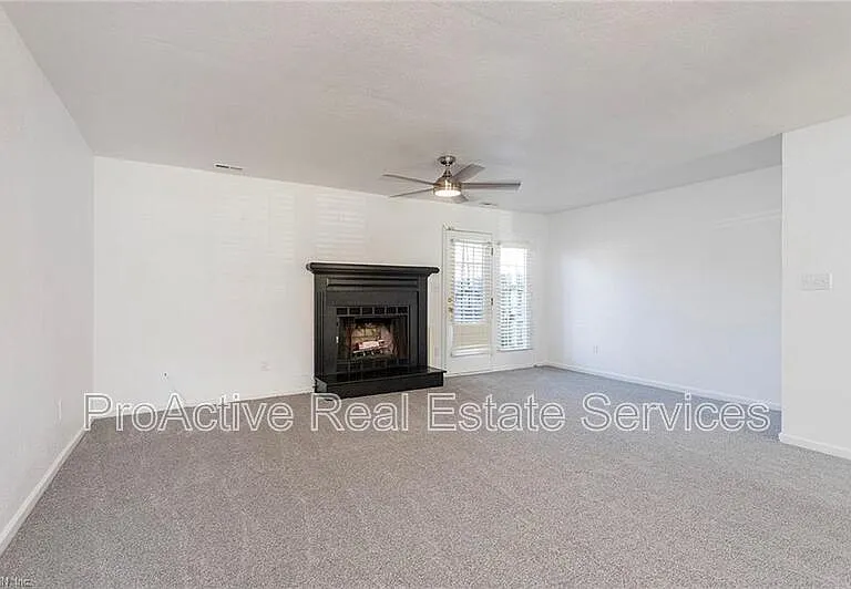 5684 Campus Dr — Photo 10