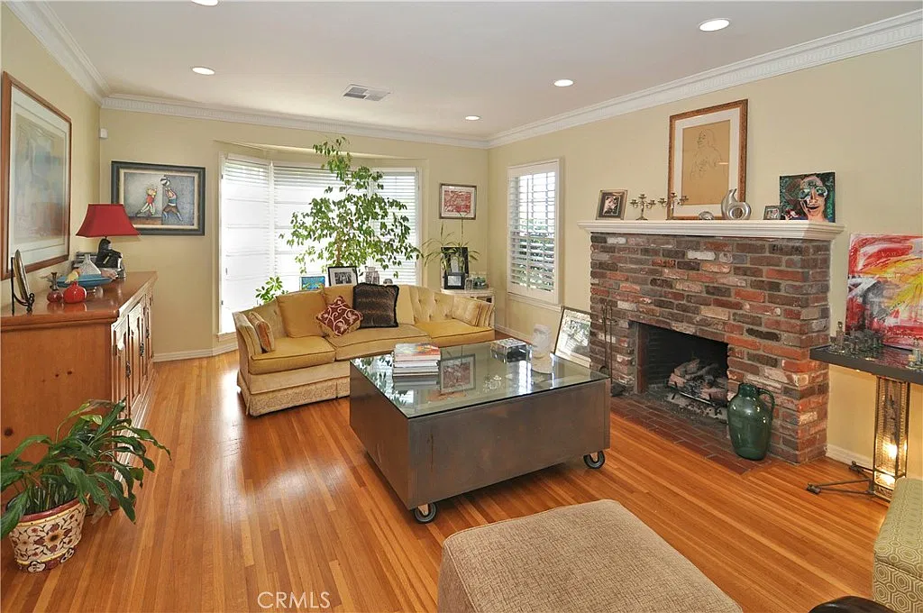 3 bed, 3.5 bath, 2000 sqft, $6,500 — Photo 2