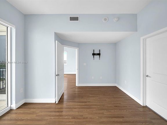 5th image of 10 Aragon Ave Suite 1601
