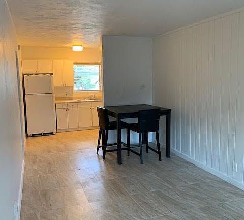 3rd image of 821 SE 14th St #2