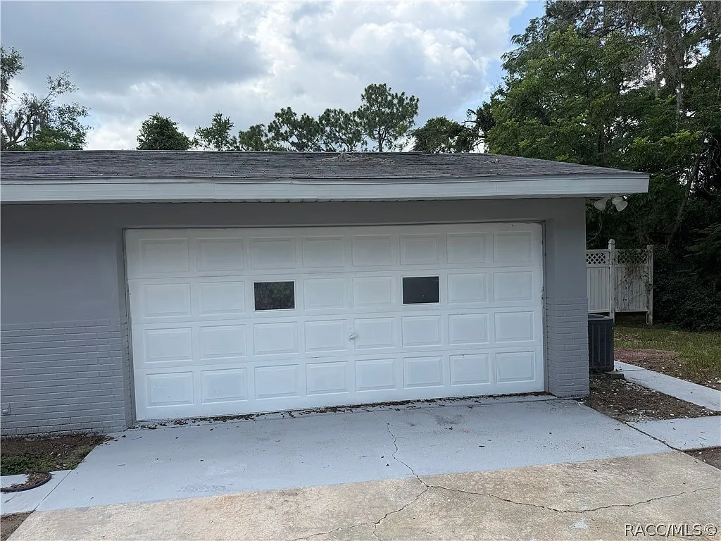 3 bed, 2.0 bath, 1187 sqft, $1,599 — Photo 2