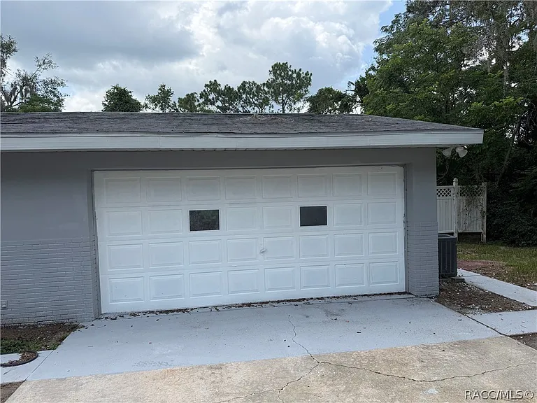 1405 Eden Dr — Photo 2