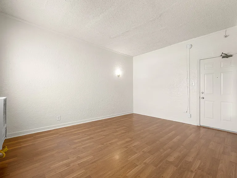 2975 Leeward Ave — Photo 11