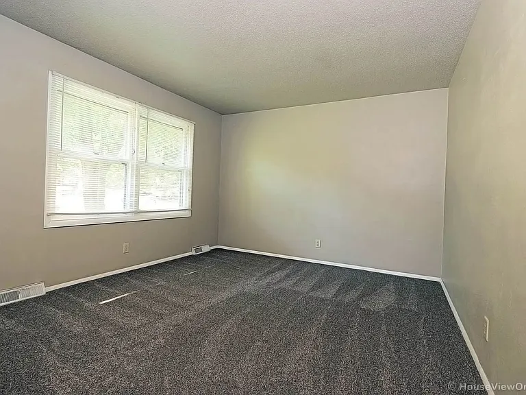 1105 N West End Blvd — Photo 4