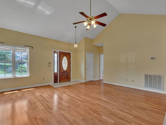 5th image of 407 Lochmere Dr