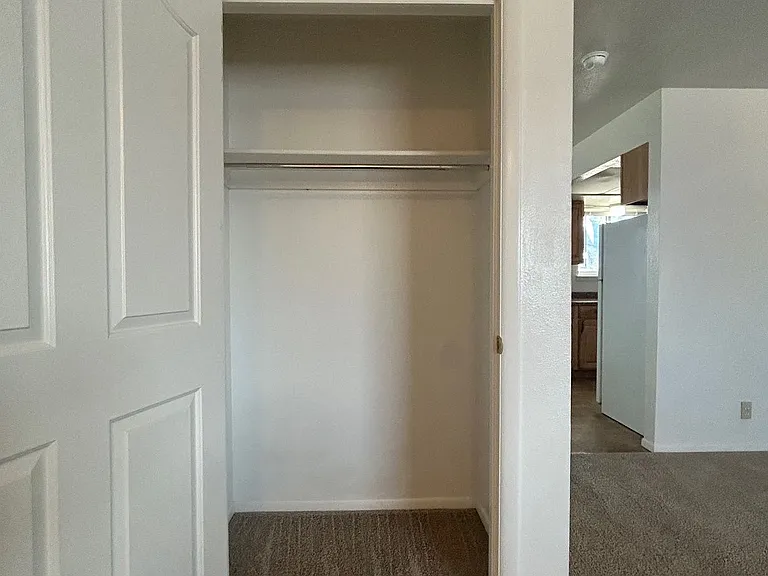 Main 819 S — Photo 22
