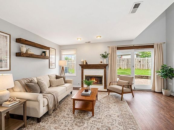 4th image of 2S756 Timber Dr