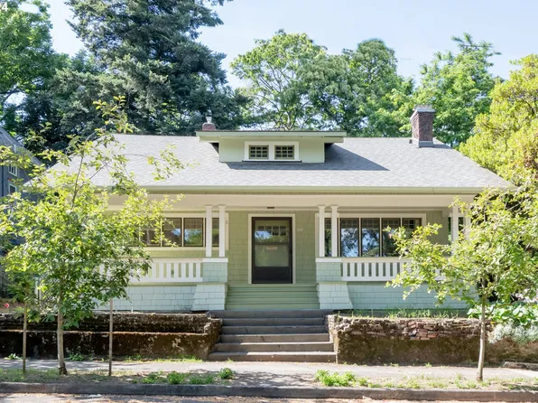 2604 SE Washington St, Portland, OR 97214