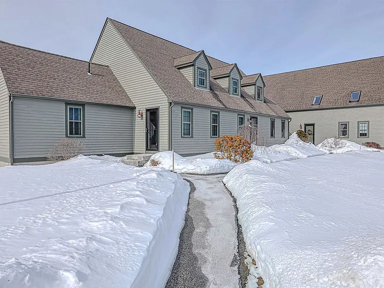 35 Montrose Dr — Photo 16