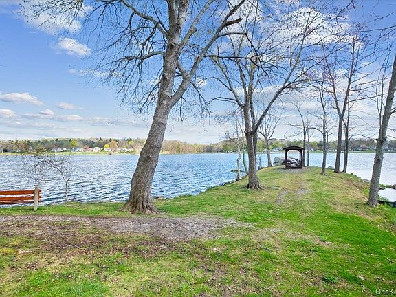 2nd image of 155 W Lakeshore Drive