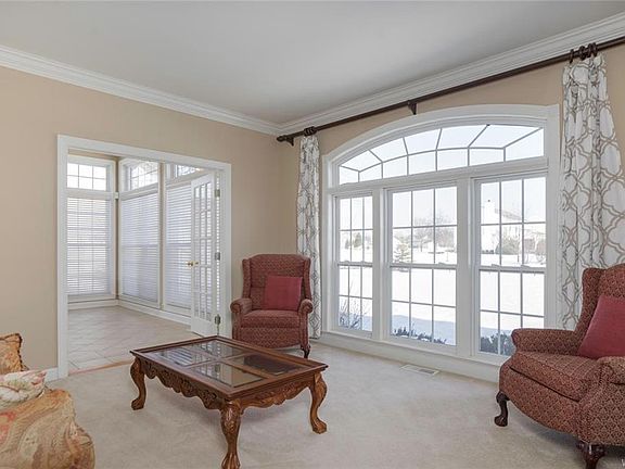 5th image of 36 Graystone Ln