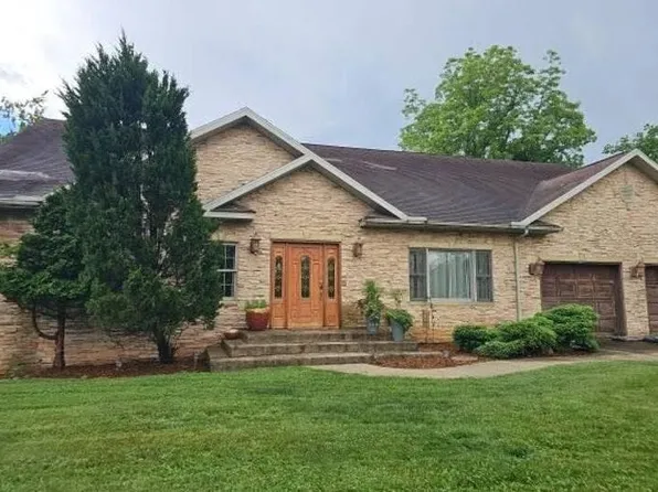 1716 Forest Hills Dr, Vienna, WV 26105