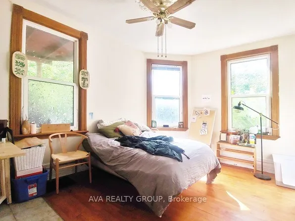 554 Highcroft Ave, Ottawa, ON K1Z 5J5