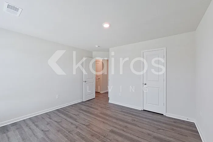 1103 Freedom Pkwy — Photo 16