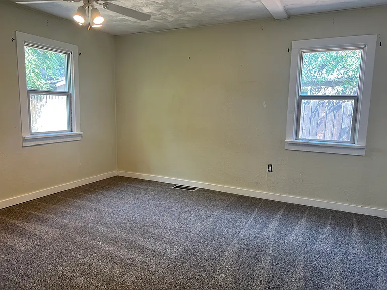 2224 W Kent Ave — Photo 5